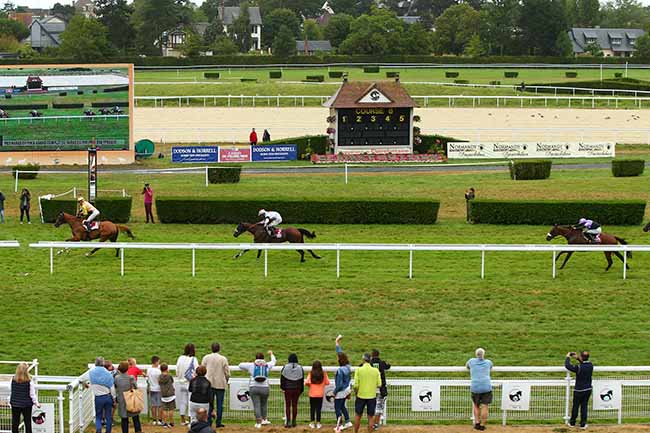 Photo d'arrivée de la course pmu PRIX HARAS DU PIN & GRAND COMPLET DU HARAS DU PIN à CLAIREFONTAINE le Lundi 5 août 2019