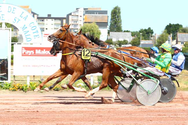 Photo d'arrivée de la course pmu GRAND NATIONAL DU TROT - PARIS-TURF à SAINT MALO le Mercredi 7 août 2019