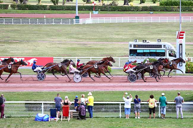 Photo d'arrivée de la course pmu PRIX DU BALLON D'ALSACE à ENGHIEN le Jeudi 8 août 2019