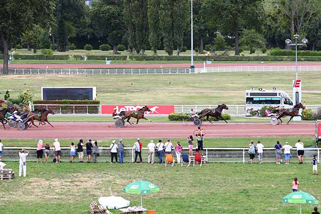 Photo d'arrivée de la course pmu PRIX DE LA CONCORDE à ENGHIEN le Jeudi 8 août 2019