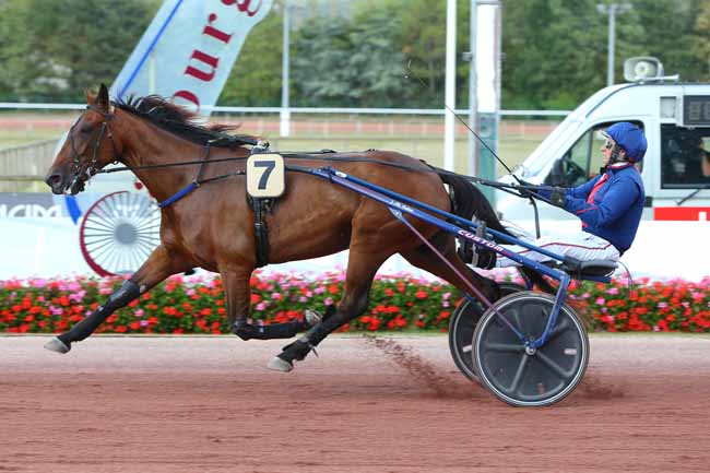 Photo d'arrivée de la course pmu PRIX DES PARIEURS EQUIDIA à CABOURG le Vendredi 9 août 2019