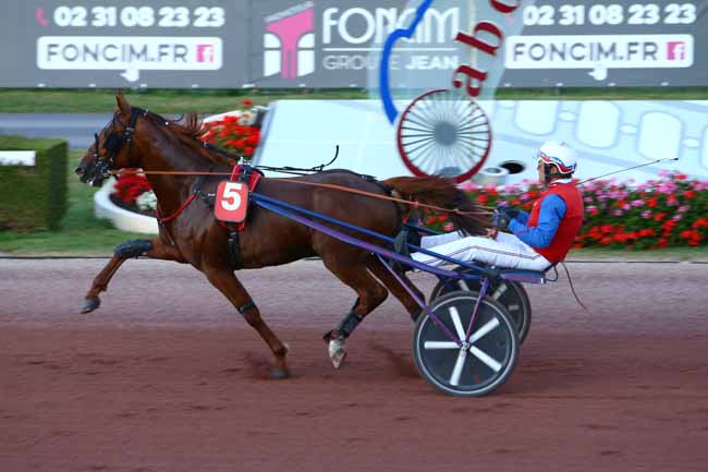 Photo d'arrivée de la course pmu PRIX DU GRAND DIRECT EQUIDIA à CABOURG le Vendredi 9 août 2019