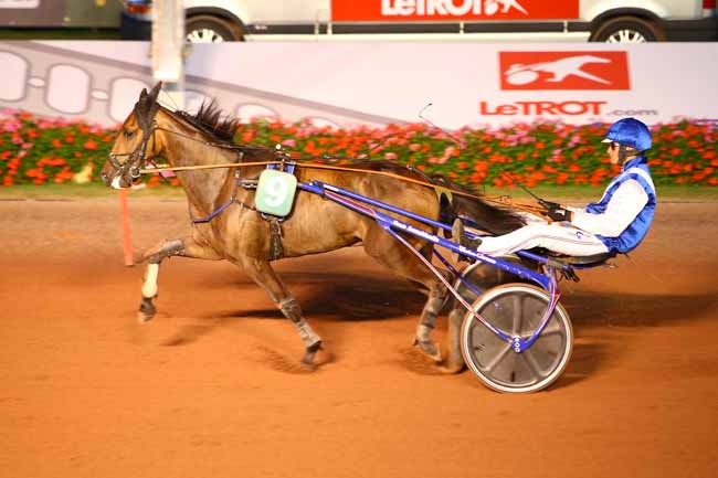 Photo d'arrivée de la course pmu PRIX DU GRAND DEBRIEF EQUIDIA à CABOURG le Vendredi 9 août 2019