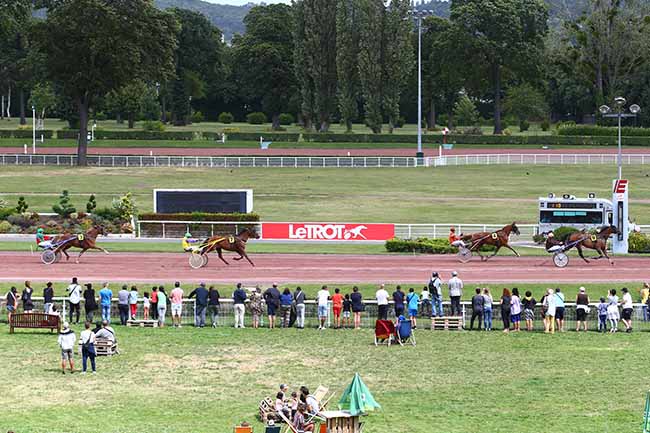 Photo d'arrivée de la course pmu PRIX DE LA GARE DE L'EST à ENGHIEN le Samedi 10 août 2019