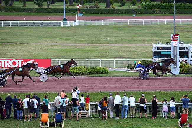 Photo d'arrivée de la course pmu PRIX DE MARNES-LA-COQUETTE à ENGHIEN le Samedi 10 août 2019
