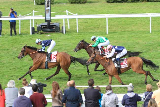 Photo d'arrivée de la course pmu PRIX DE LA VESPIERE à CLAIREFONTAINE le Lundi 12 août 2019