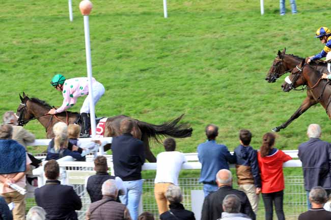 Photo d'arrivée de la course pmu PRIX DES BUVEURS D'AIR à CLAIREFONTAINE le Lundi 12 août 2019