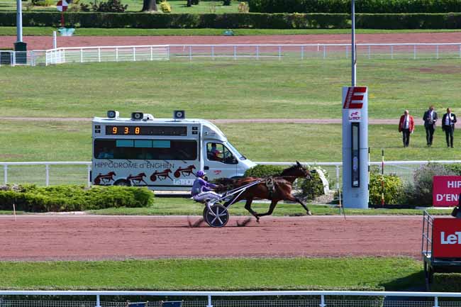 Photo d'arrivée de la course pmu PRIX DE LA PORTE DE CLICHY à ENGHIEN le Mercredi 14 août 2019