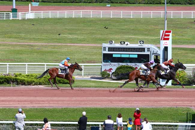 Photo d'arrivée de la course pmu PRIX DE LA PORTE D'ORLEANS à ENGHIEN le Mercredi 14 août 2019