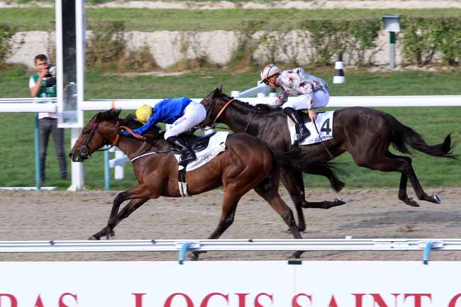 Photo d'arrivée de la course pmu PRIX D'AUEVILLA à DEAUVILLE le Jeudi 15 août 2019