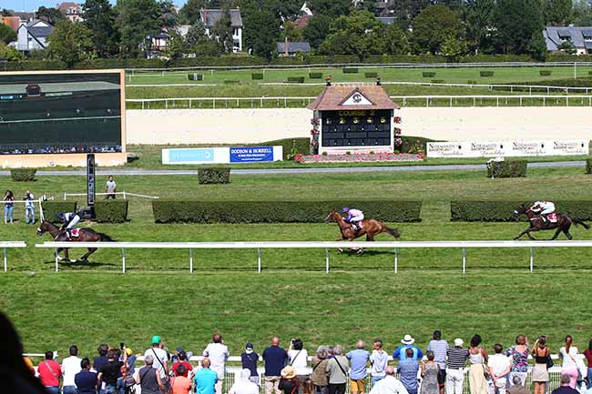 Photo d'arrivée de la course pmu PRIX FESTIVAL DU CINEMA AMERICAIN à CLAIREFONTAINE le Jeudi 22 août 2019