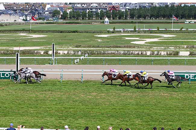 Photo d'arrivée de la course pmu PRIX DU QUARTIER SAINT-FRANCOIS à DEAUVILLE le Vendredi 23 août 2019