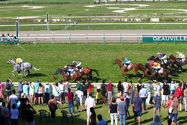 Photo d'arrivée de la course pmu PRIX DE LA FOLIE à DEAUVILLE le Vendredi 23 août 2019