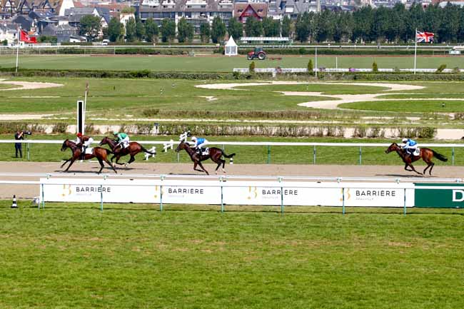 Photo d'arrivée de la course pmu PRIX CASINO BARRIERE TROUVILLE à DEAUVILLE le Dimanche 25 août 2019