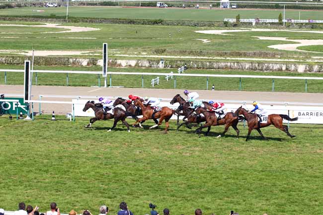 Photo d'arrivée de la course pmu PRIX CASINO BARRIERE DEAUVILLE à DEAUVILLE le Dimanche 25 août 2019