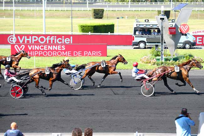 Photo d'arrivée de la course pmu PRIX DES CYCLAMENS à PARIS-VINCENNES le Lundi 26 août 2019
