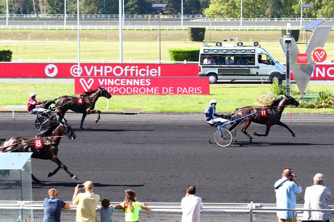 Photo d'arrivée de la course pmu PRIX DE CHARTRES à PARIS-VINCENNES le Lundi 26 août 2019