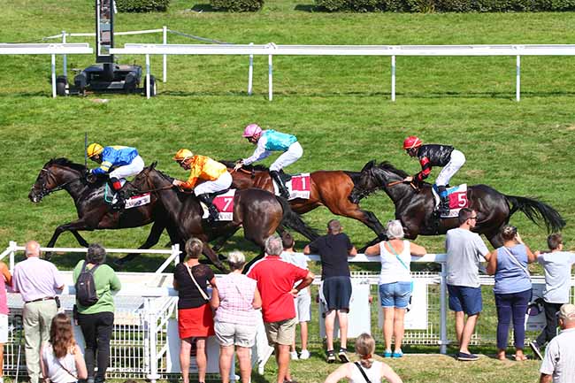 Photo d'arrivée de la course pmu PRIX BKENMARE à CLAIREFONTAINE le Lundi 26 août 2019