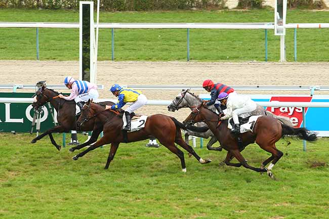 Photo d'arrivée de la course pmu PRIX DES ROCHES NOIRES à DEAUVILLE le Mercredi 28 août 2019