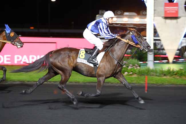 Photo d'arrivée de la course pmu PRIX PEITHO à PARIS-VINCENNES le Vendredi 30 août 2019