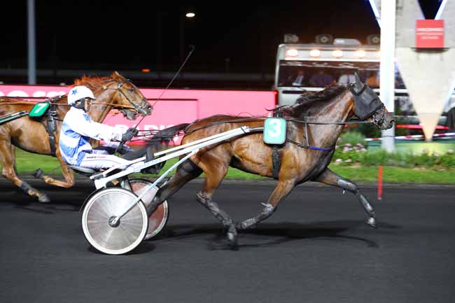 Photo d'arrivée de la course pmu PRIX INO à PARIS-VINCENNES le Vendredi 30 août 2019