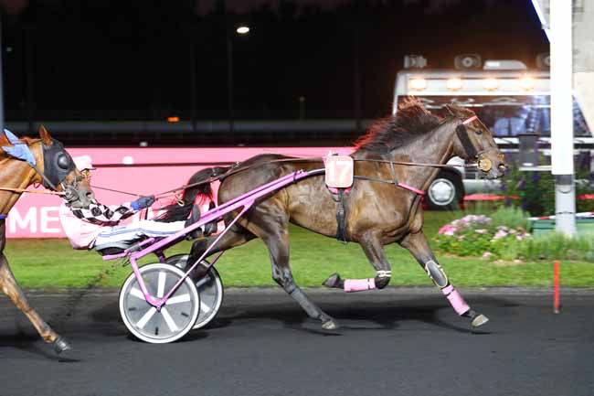 Photo d'arrivée de la course pmu PRIX HONORIA à PARIS-VINCENNES le Mardi 3 septembre 2019