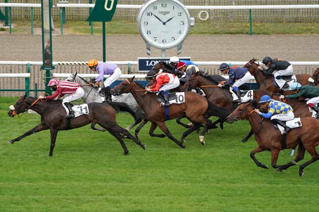 Photo d'arrivée de la course pmu PRIX DE LA GALERIE DES BATAILLES à CHANTILLY le Lundi 9 septembre 2019