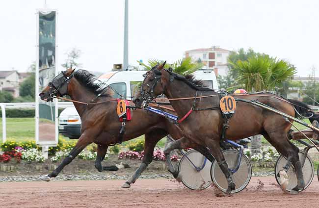 Photo d'arrivée de la course pmu PRIX R. CAZENEUVE à TOULOUSE le Mardi 10 septembre 2019