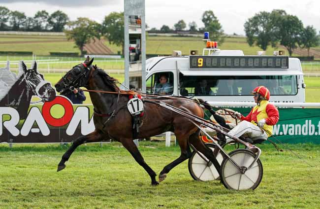 Photo d'arrivée de la course pmu PRIX DU JOURNAL HAUT-ANJOU à CRAON le Lundi 23 septembre 2019