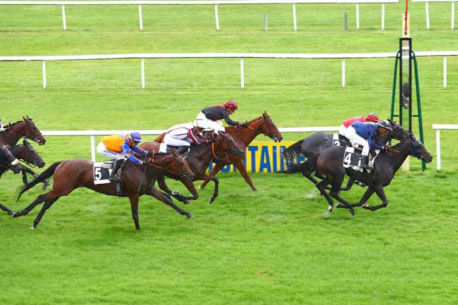 Photo d'arrivée de la course pmu PRIX ROLAND FOUGEDOIRE à FONTAINEBLEAU le Mardi 24 septembre 2019