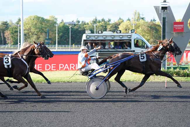 Photo d'arrivée de la course pmu PRIX EMILE BEZIERE à PARIS-VINCENNES le Mardi 24 septembre 2019
