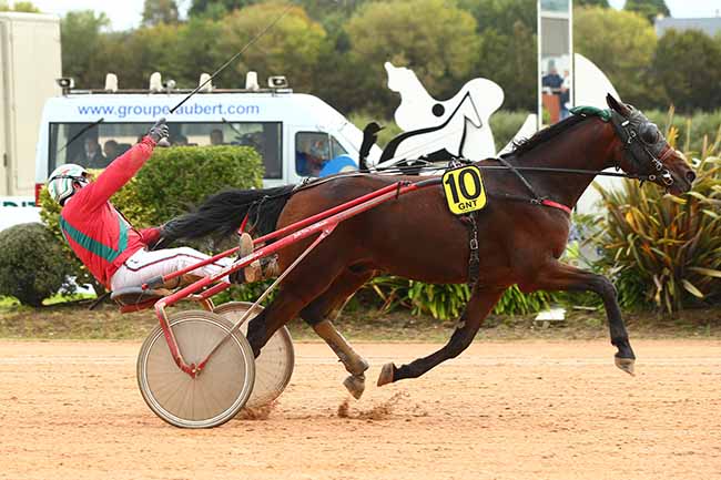 Photo d'arrivée de la course pmu GRAND NATIONAL DU TROT PARIS-TURF à CHERBOURG le Mercredi 25 septembre 2019