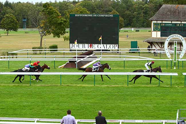 Photo d'arrivée de la course pmu PRIX LOUIS CHAMPION à COMPIEGNE le Jeudi 26 septembre 2019