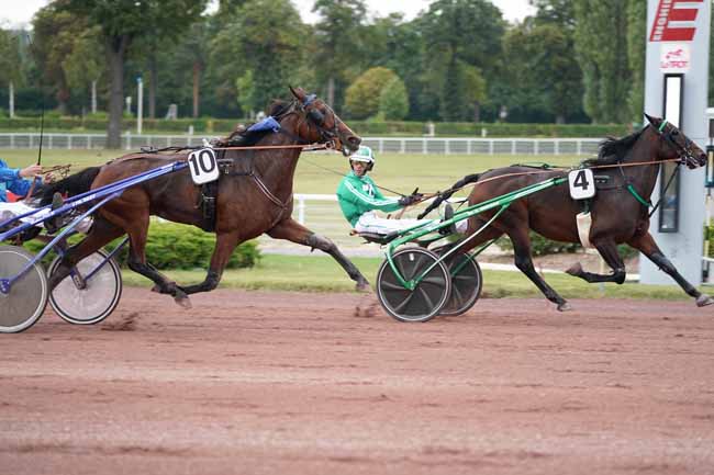 Photo d'arrivée de la course pmu PRIX DE LA BOURSE à ENGHIEN le Jeudi 26 septembre 2019