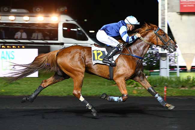 Photo d'arrivée de la course pmu PRIX DE L'ESPERANCE à PARIS-VINCENNES le Vendredi 27 septembre 2019