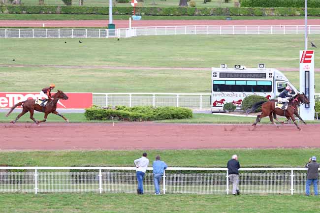 Photo d'arrivée de la course pmu PRIX DE LA PLACE BEAUVAU à ENGHIEN le Lundi 30 septembre 2019