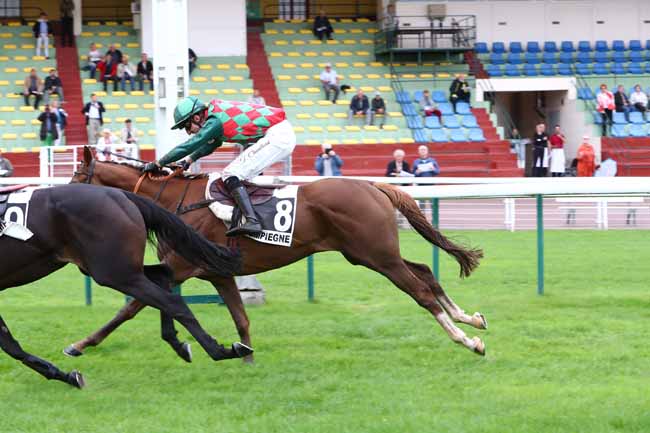 Photo d'arrivée de la course pmu PRIX D'AIX à COMPIEGNE le Mardi 1 octobre 2019