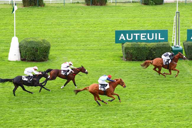 Photo d'arrivée de la course pmu PRIX DE SALERS à AUTEUIL le Jeudi 3 octobre 2019