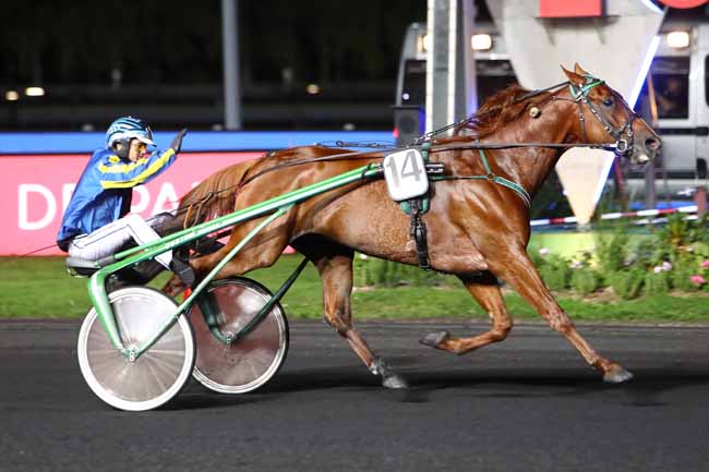 Photo d'arrivée de la course pmu PRIX ATROPOS à PARIS-VINCENNES le Vendredi 4 octobre 2019