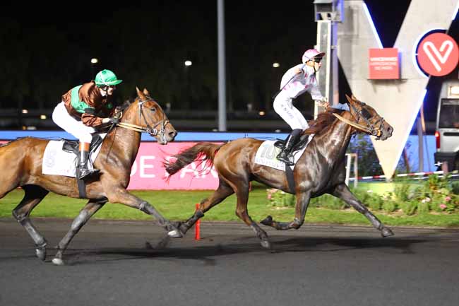Photo d'arrivée de la course pmu PRIX ELIANE DE BELLAIGUE à PARIS-VINCENNES le Vendredi 4 octobre 2019