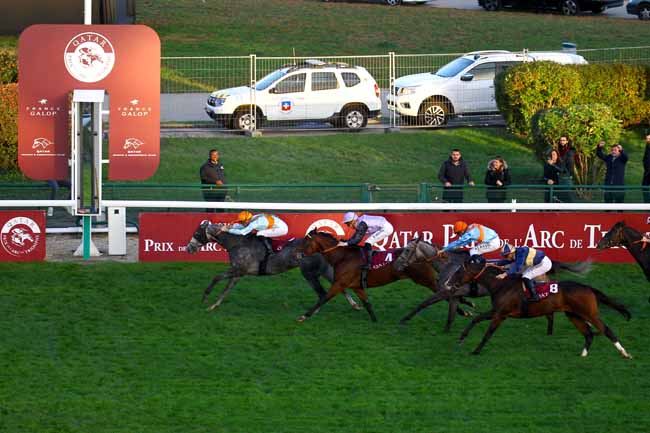Photo d'arrivée de la course pmu QATAR GRAND HANDICAP DES FLYERS à LONGCHAMP le Dimanche 6 octobre 2019