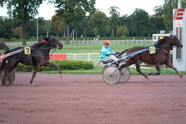 Photo d'arrivée de la course pmu PRIX DE LA PORTE DE CHAMPERRET à ENGHIEN le Mercredi 9 octobre 2019