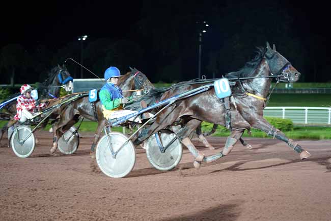 Photo d'arrivée de la course pmu PRIX DU HAUT-RHIN à ENGHIEN le Mercredi 9 octobre 2019