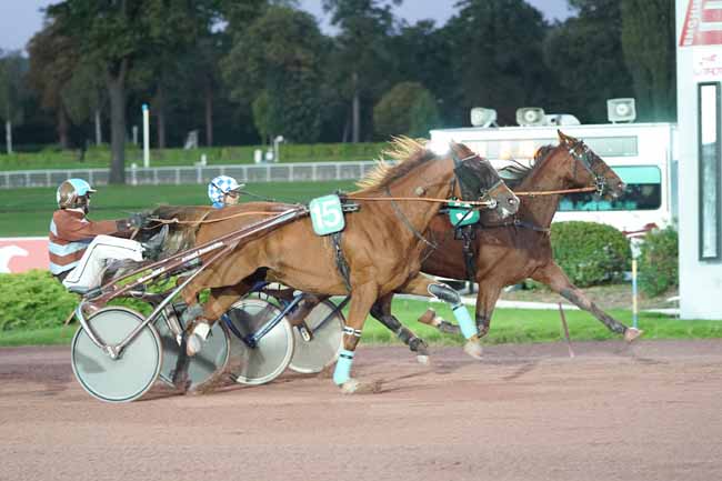 Photo d'arrivée de la course pmu PRIX DE NEUILLY-EN-THELLE à ENGHIEN le Jeudi 10 octobre 2019