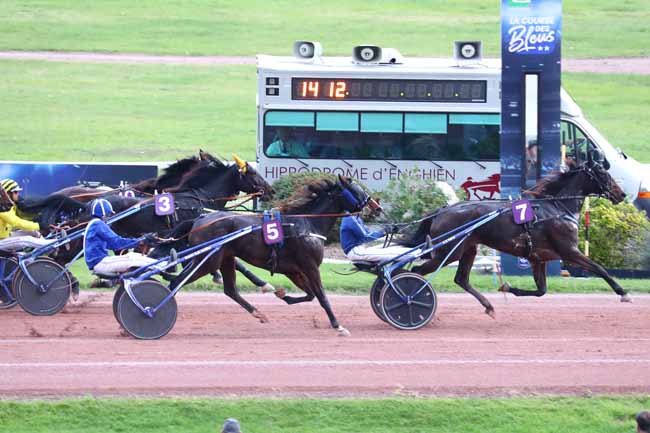 Photo d'arrivée de la course pmu PRIX DE VAUVERT à ENGHIEN le Lundi 14 octobre 2019
