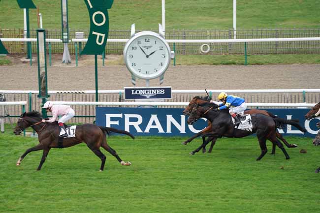 Photo d'arrivée de la course pmu PRIX DE LA CHAMBRE DE MONSIEUR-LE-PRINCE à CHANTILLY le Mardi 15 octobre 2019