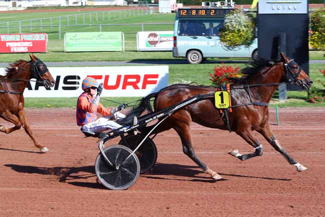 Photo d'arrivée de la course pmu GRAND NATIONAL DU TROT PARIS-TURF à FEURS le Mercredi 16 octobre 2019