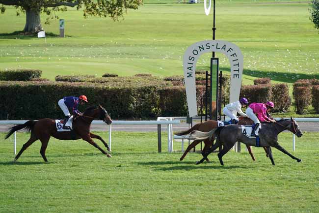 Photo d'arrivée de la course pmu PRIX DE BEZONS à MAISONS-LAFFITTE le Vendredi 18 octobre 2019