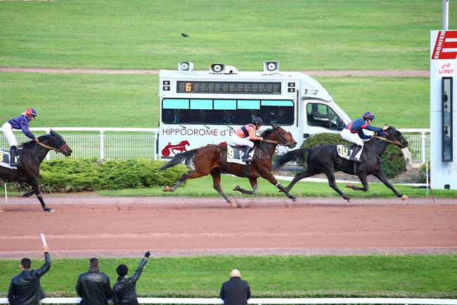 Photo d'arrivée de la course pmu PRIX DE MAINVILLIERS à ENGHIEN le Lundi 21 octobre 2019
