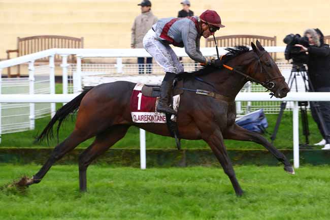 Photo d'arrivée de la course pmu PRIX DU LIEU MALLET à CLAIREFONTAINE le Lundi 21 octobre 2019